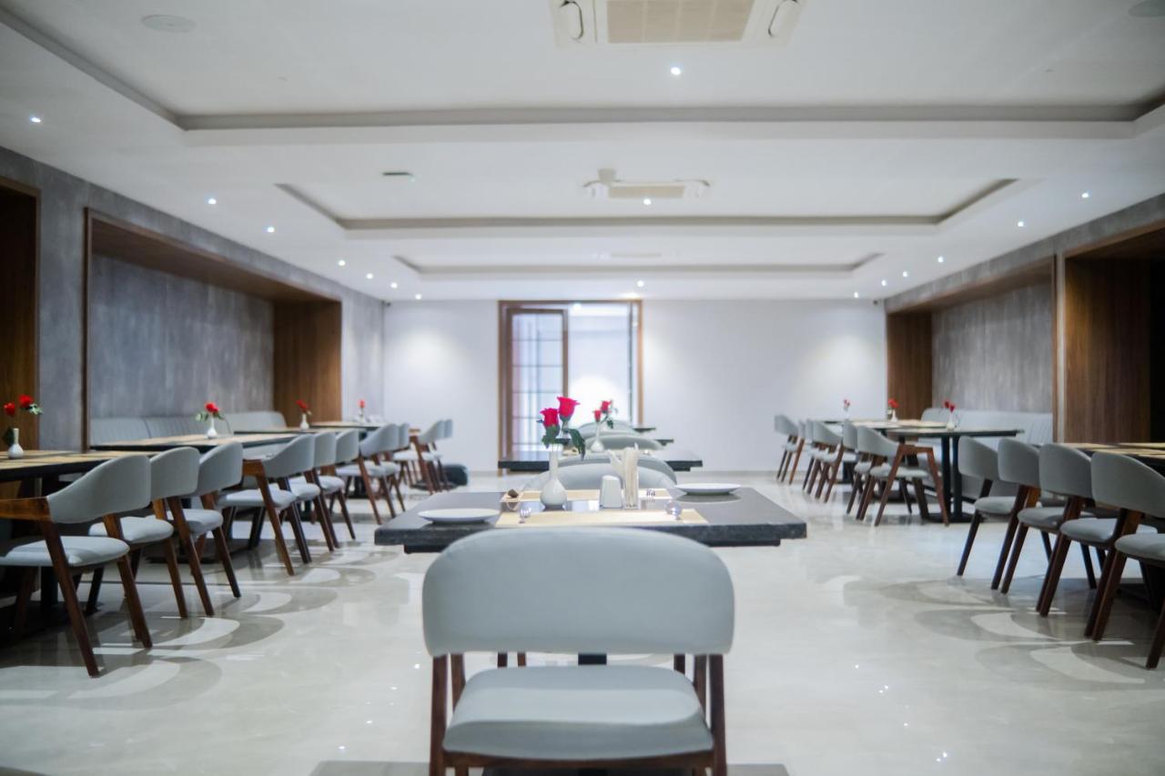 Hotel Tulips Grand Хайдарабад Экстерьер фото