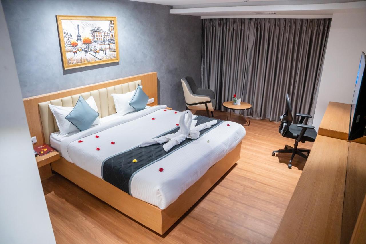 Hotel Tulips Grand Хайдарабад Экстерьер фото
